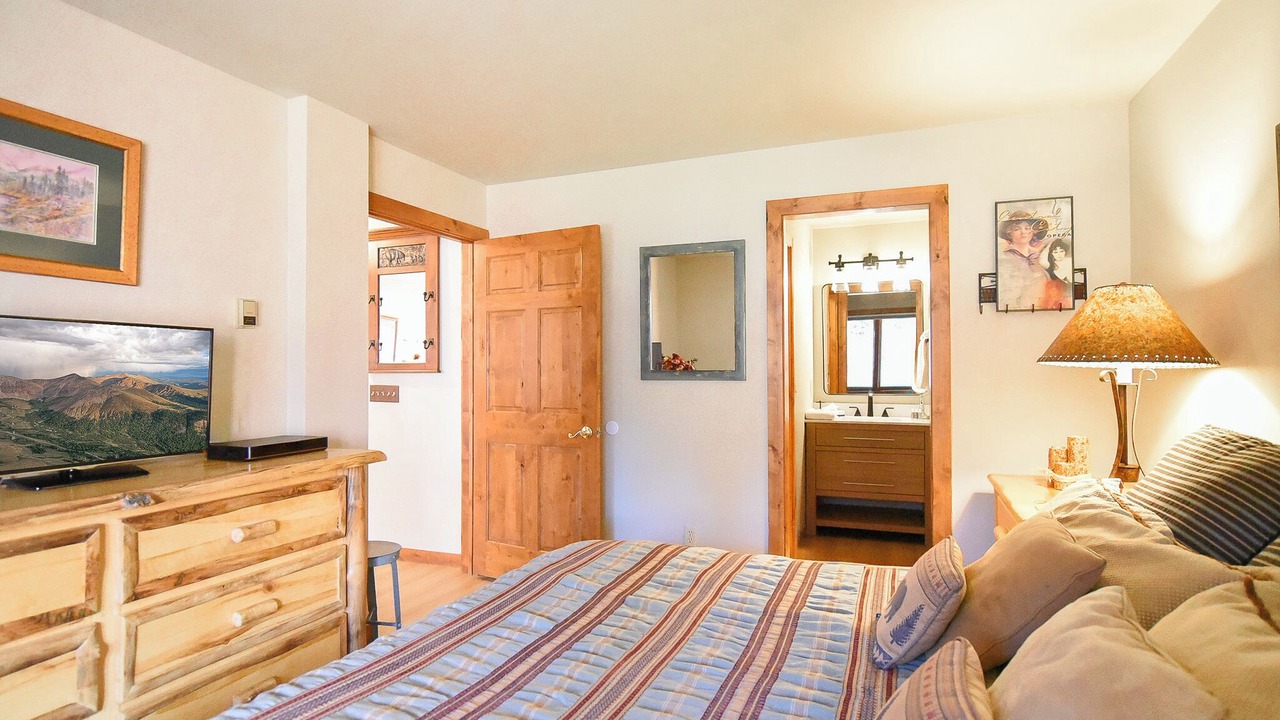 Photo of Bedroom in Four O'Clock