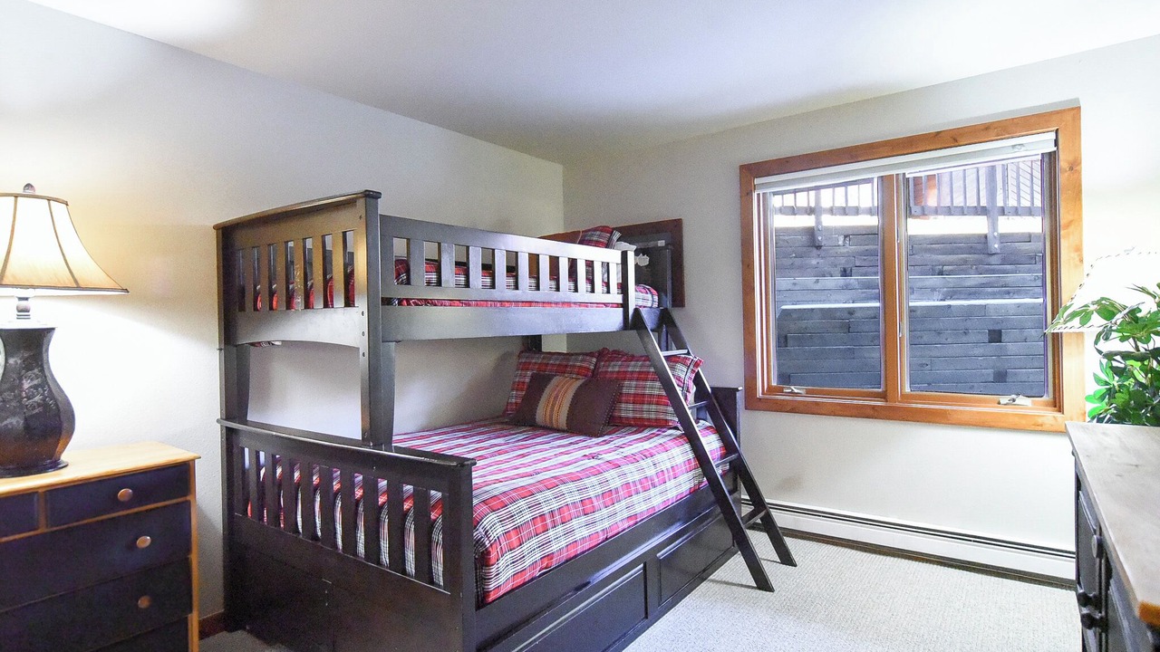 Photo of Bedroom in Four O'Clock