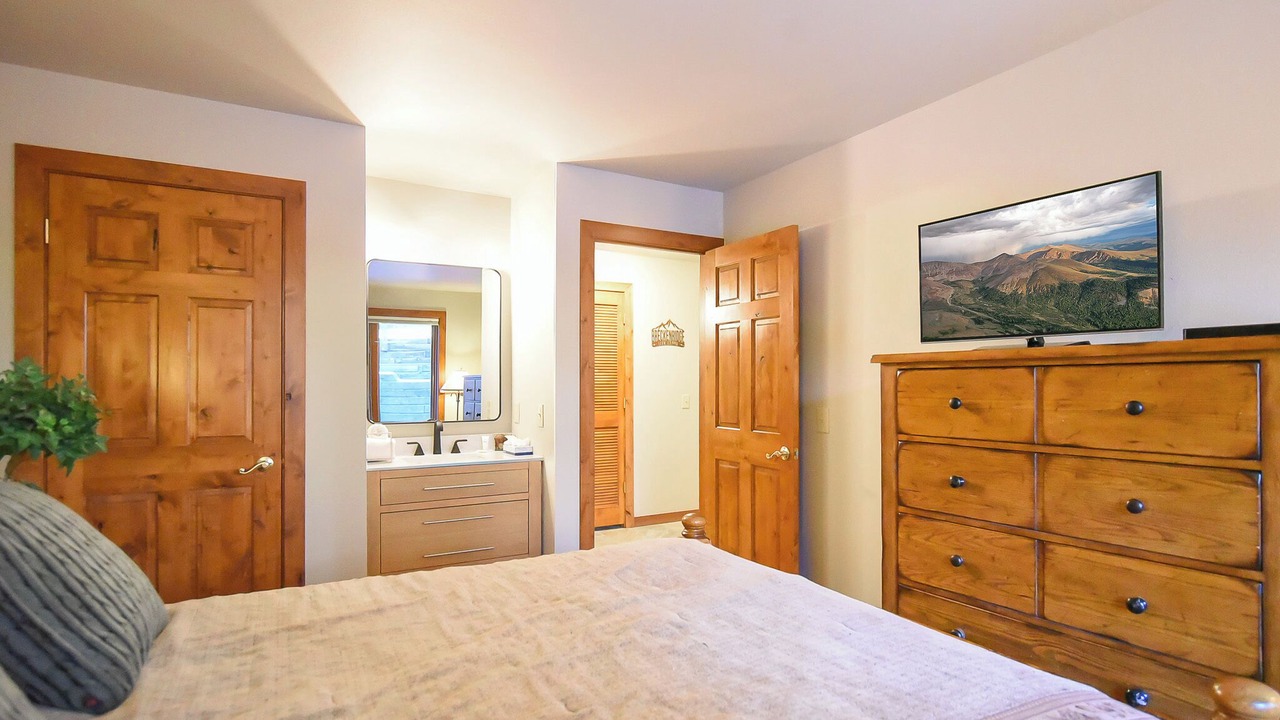 Photo of Bedroom in Four O'Clock