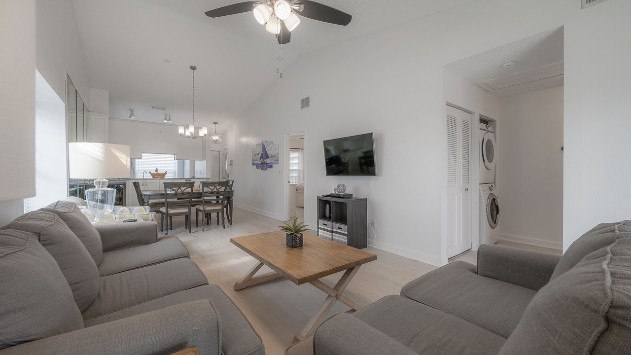 Photo of Livingroom in Capri Isle