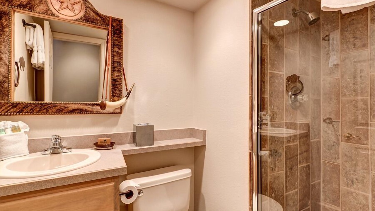 Photo of Bathroom in Four O'Clock