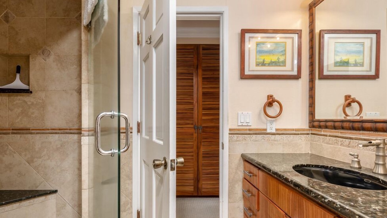 Photo of Bathroom in Kahaluu-Keauhou