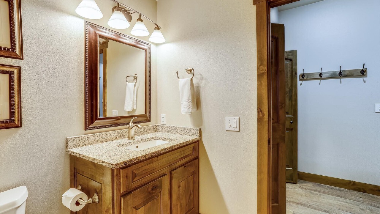 Photo of Bathroom in Peak 8