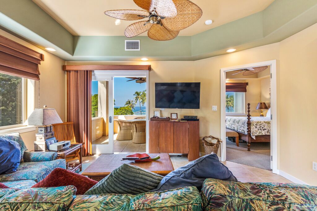 Photo of Livingroom in Kahaluu Bay