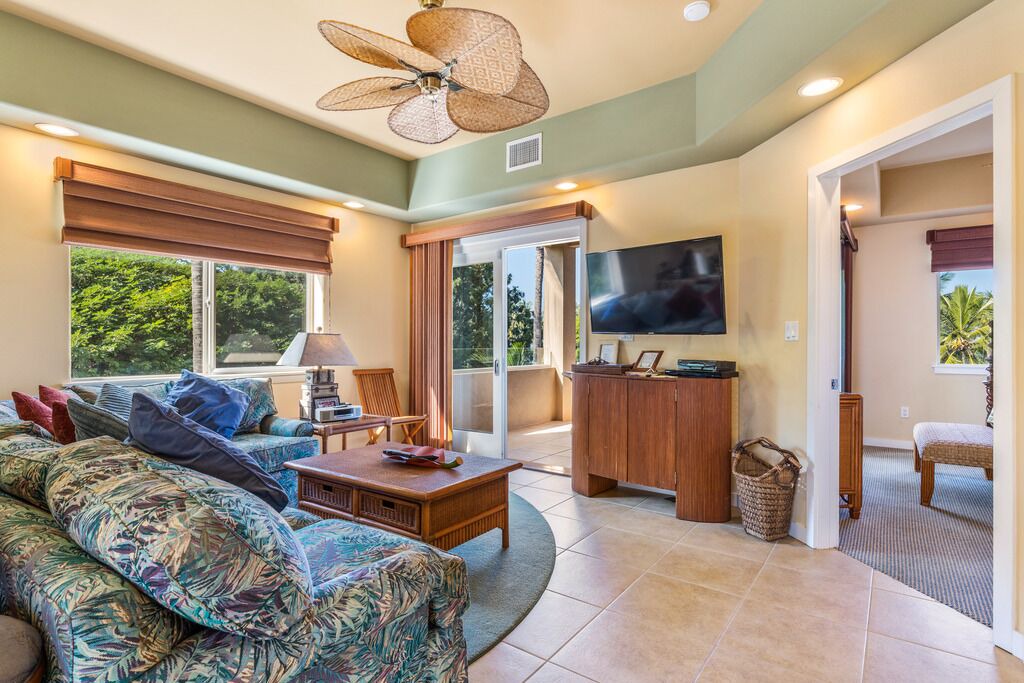 Photo of Livingroom in Kahaluu Bay