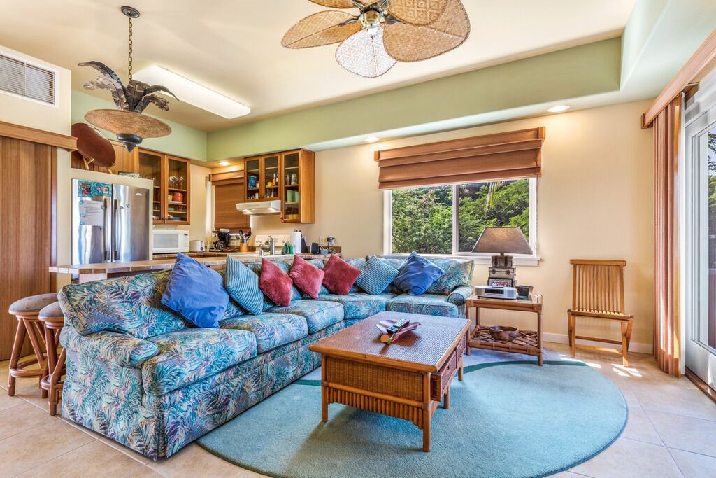 Photo of Livingroom in Kahaluu Bay