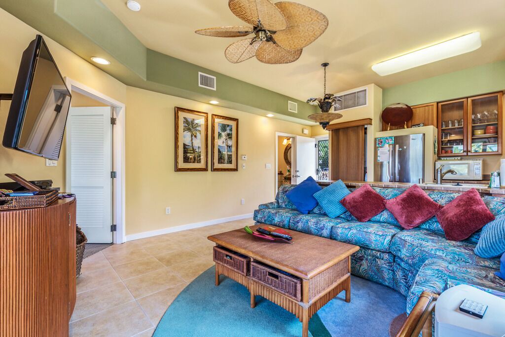 Photo of Livingroom in Kahaluu Bay