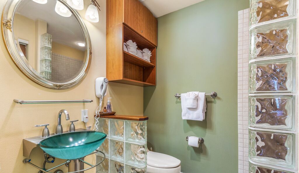 Photo of Bathroom in Kahaluu Bay