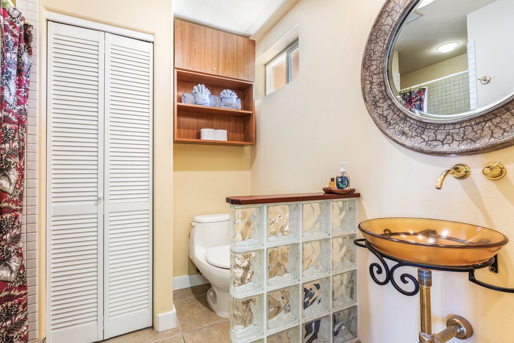 Photo of Bathroom in Kahaluu Bay