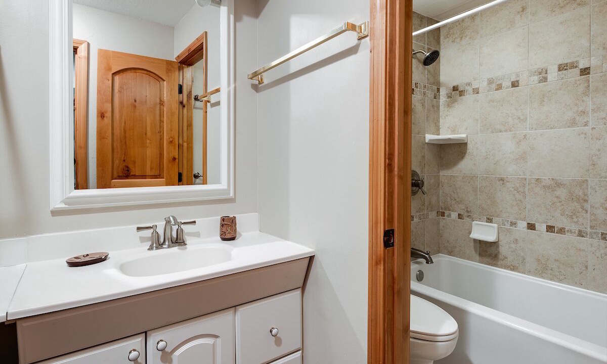 Photo of Bathroom in Peak 9
