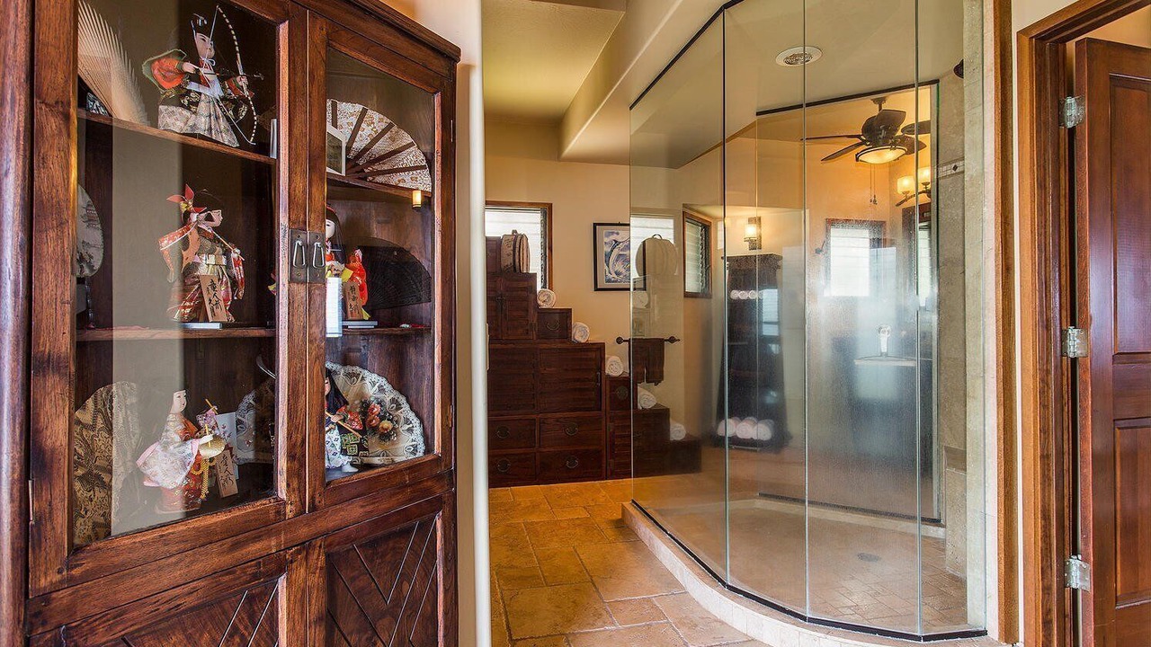 Photo of Bathroom in Kahaluu Bay