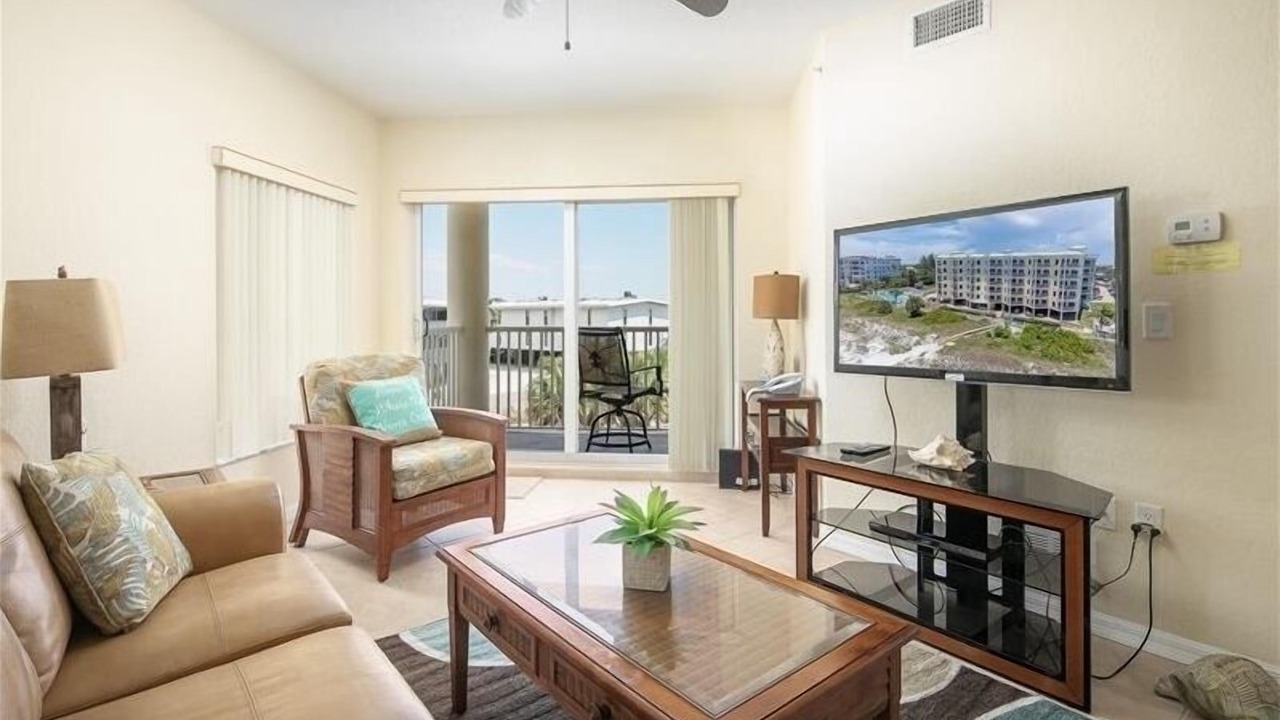 Photo of Livingroom in Treasure Island