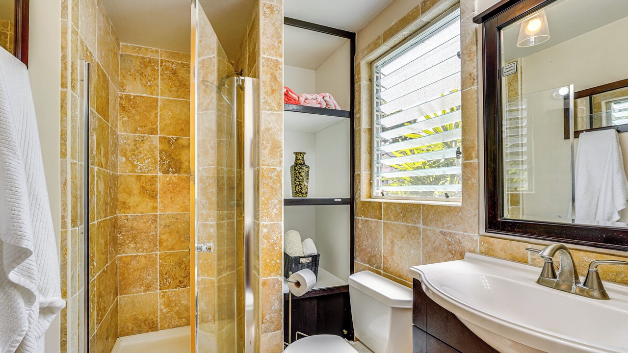 Photo of Bathroom in Kahaluu-Keauhou