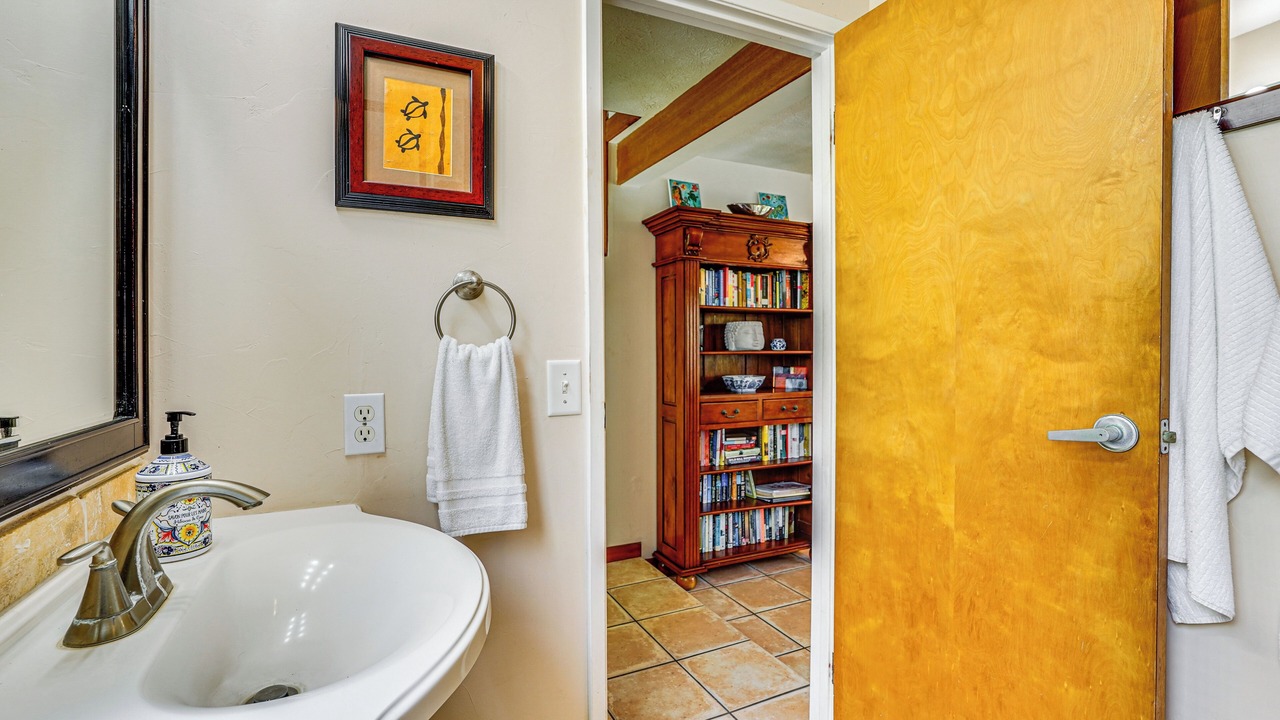 Photo of Bathroom in Kahaluu-Keauhou