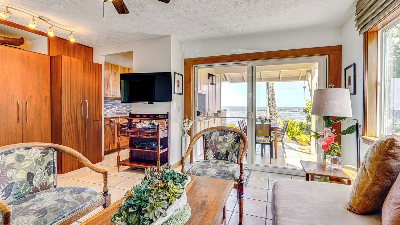 Photo of Livingroom in Kahaluu-Keauhou