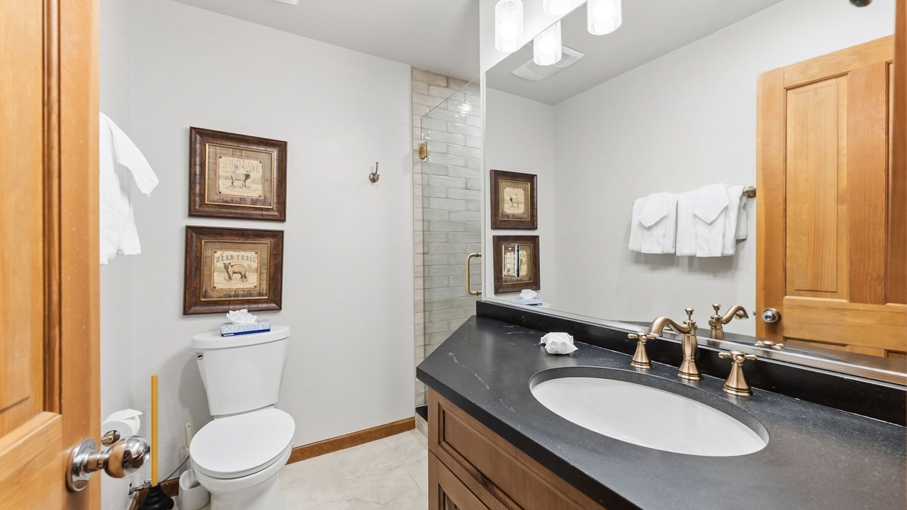 Photo of Bathroom in Peak 9