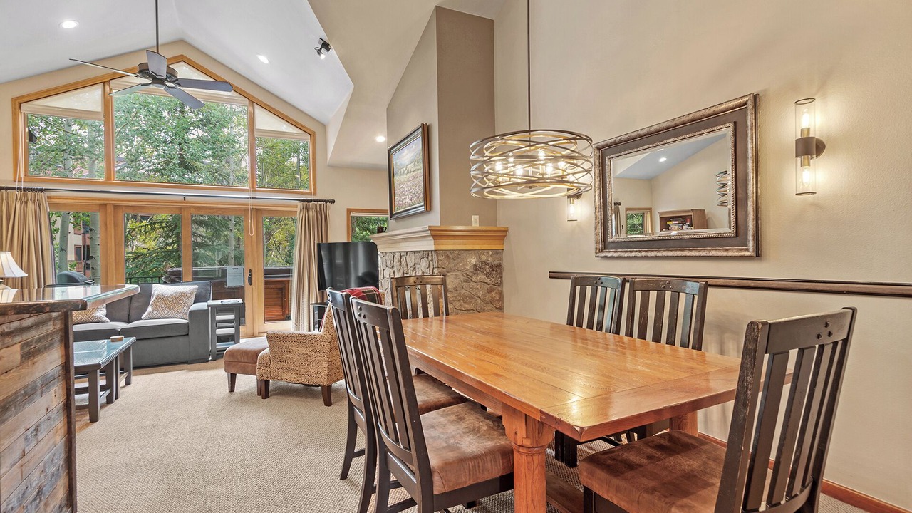 Photo of Livingroom in Peak 9