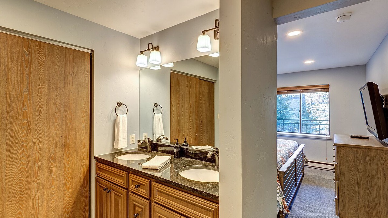 Photo of Bathroom in Peak 9