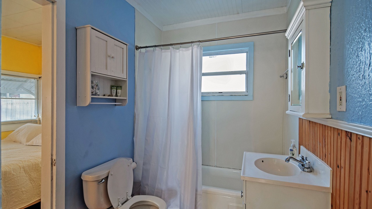 Photo of Bathroom in Treasure Island