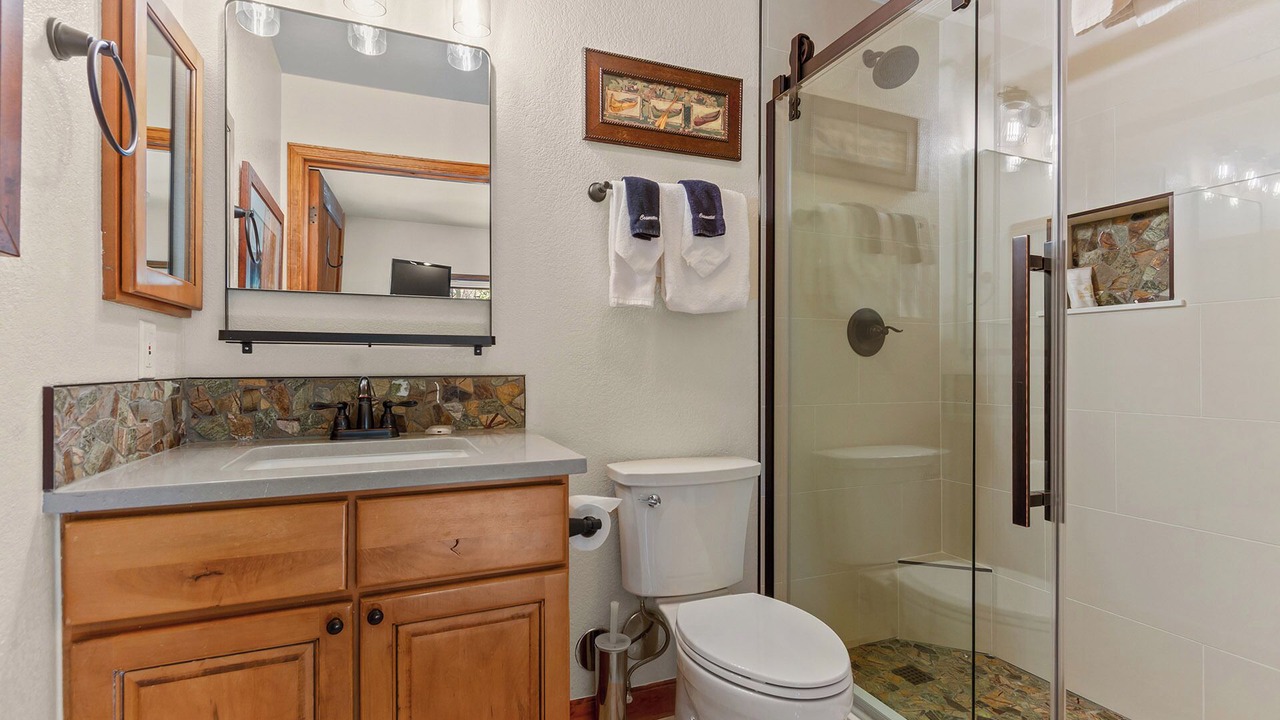 Photo of Bathroom in Four O'Clock