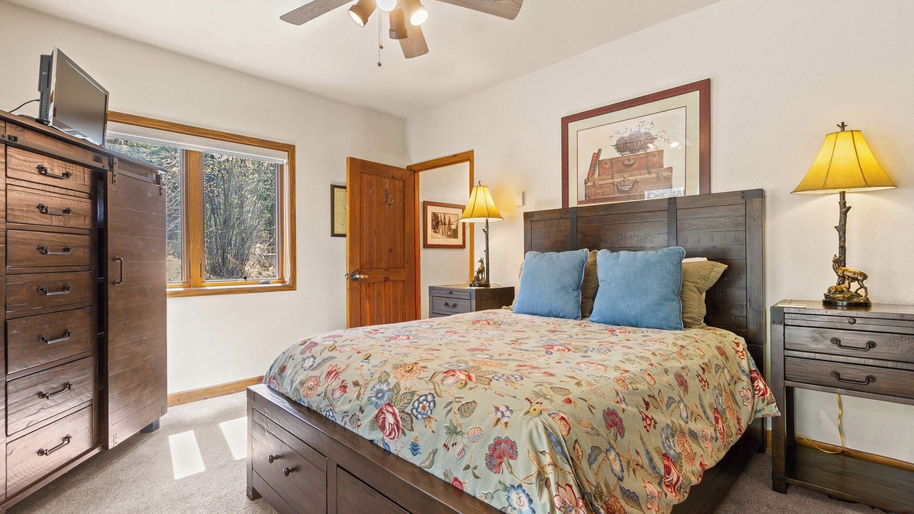 Photo of Bedroom in Four O'Clock