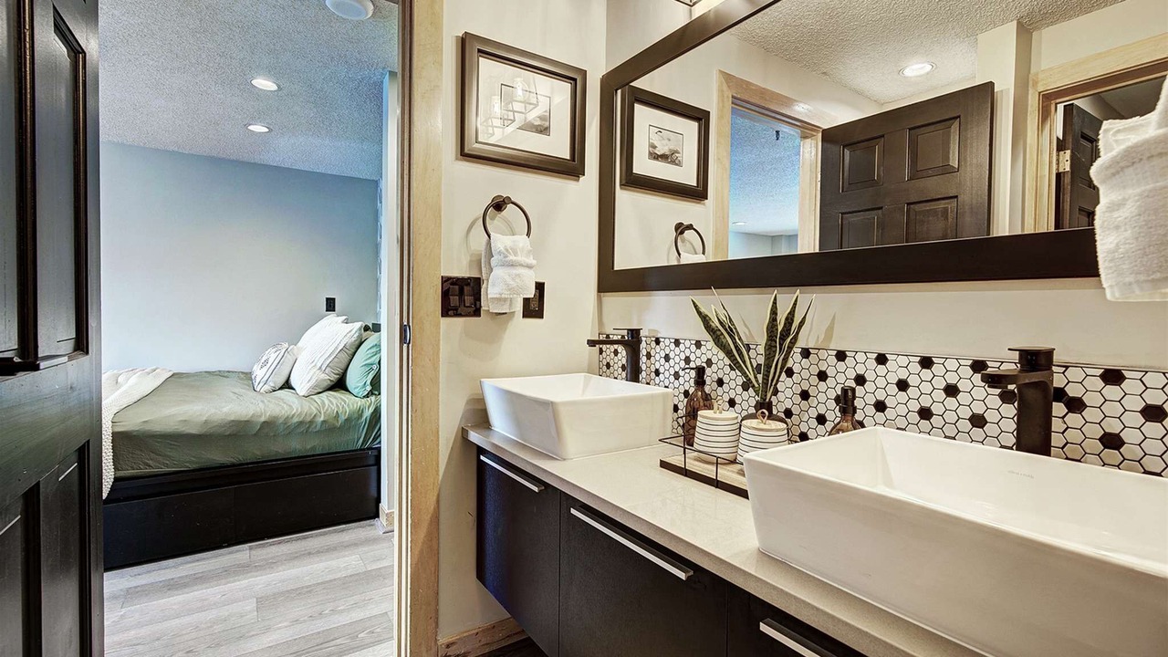 Photo of Bathroom in Peak 9