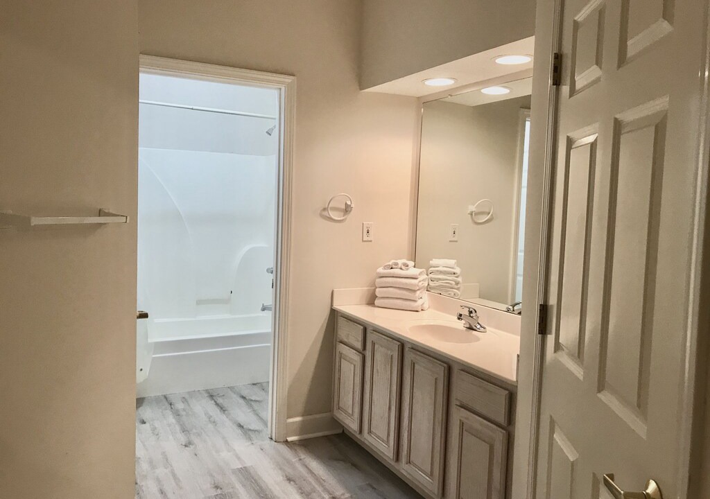 Photo of Bathroom in Orange Beach East