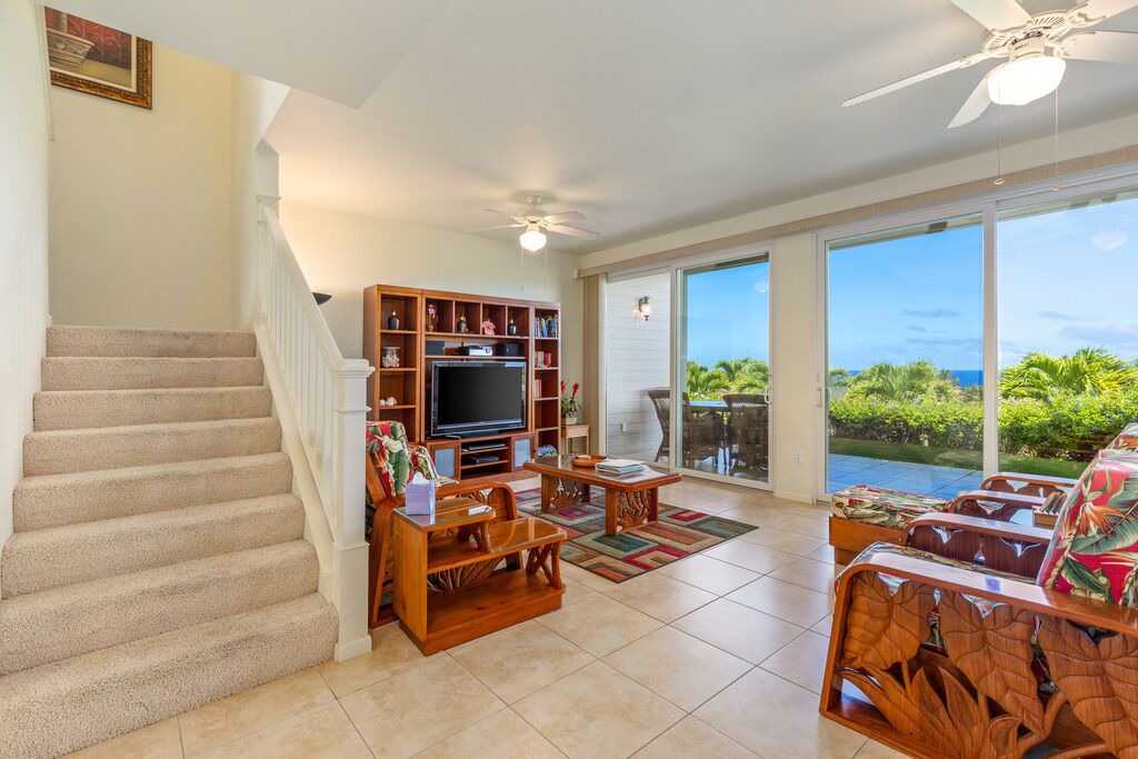 Photo of Livingroom in Kahaluu-Keauhou