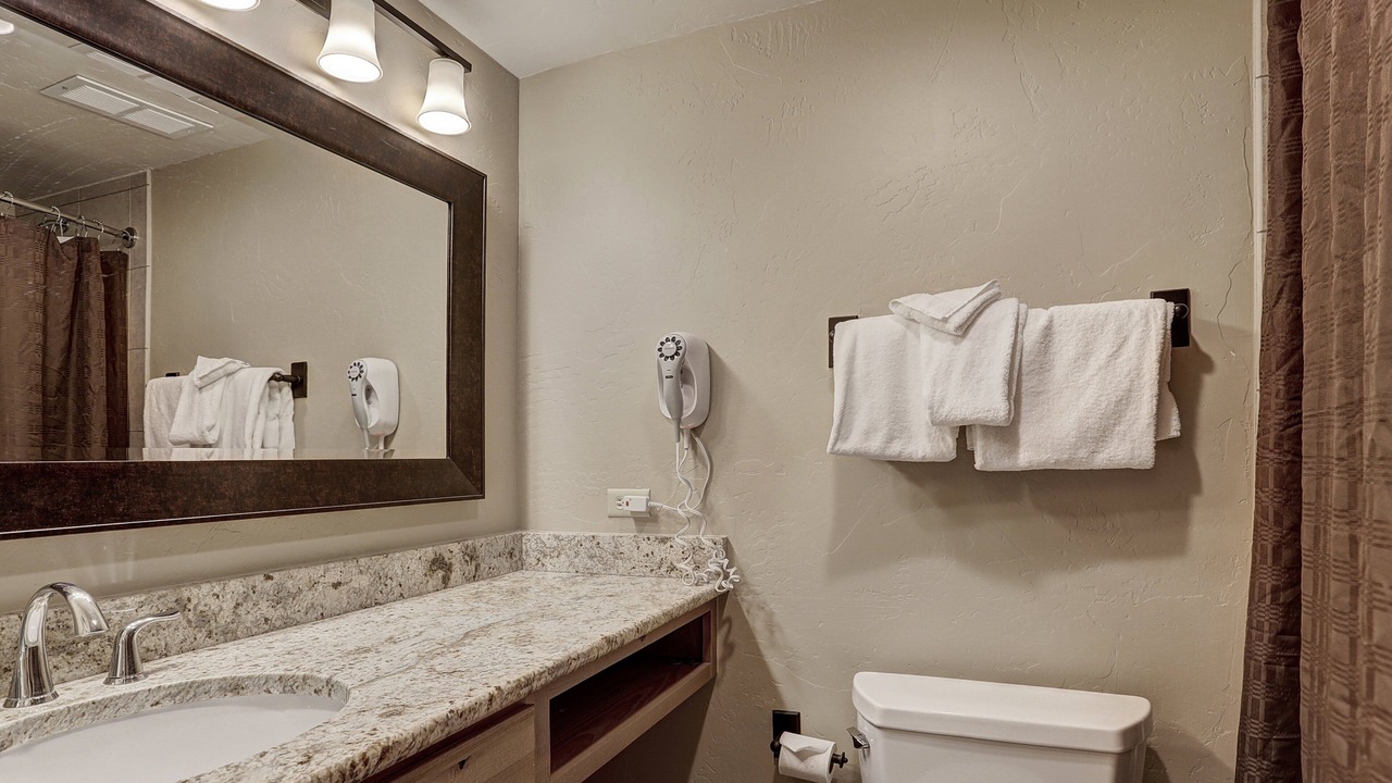 Photo of Bathroom in Peak 9