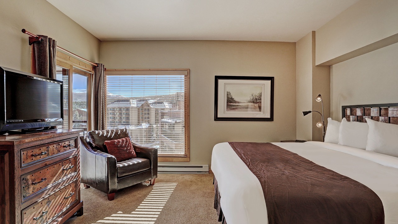 Photo of Bedroom in Peak 9