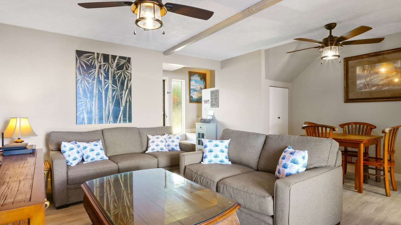 Photo of Livingroom in Kahaluu-Keauhou