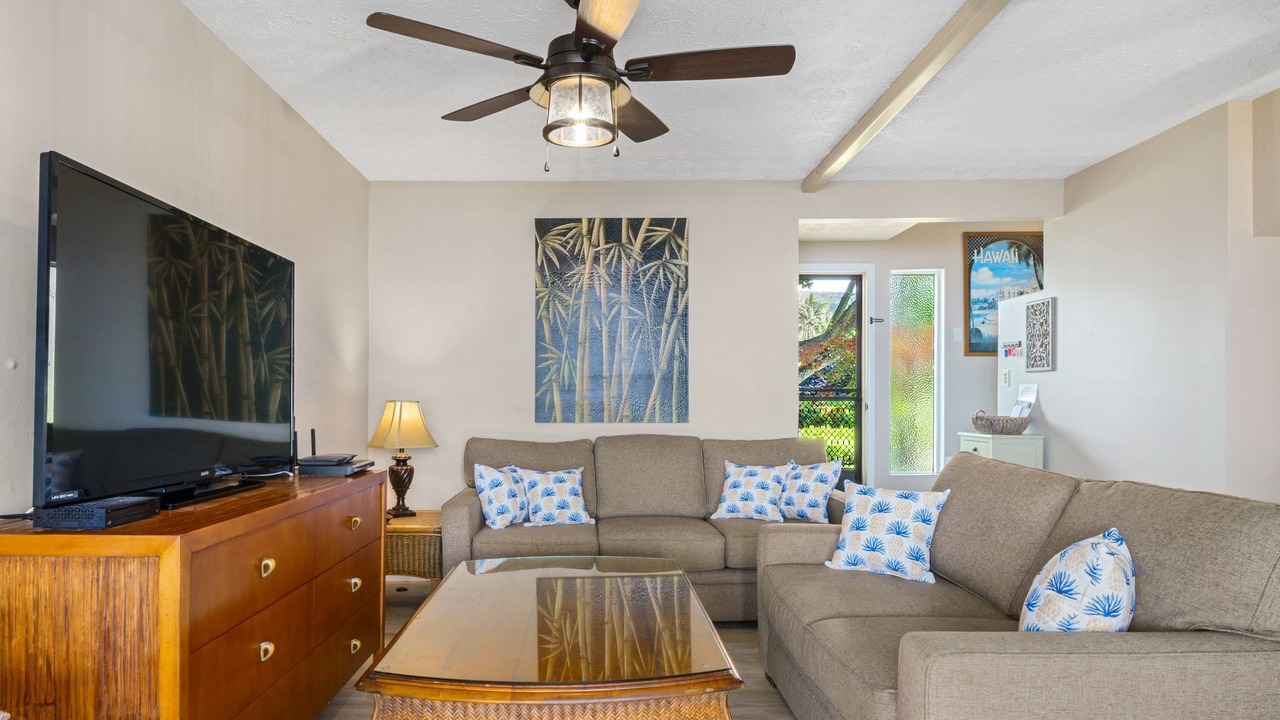 Photo of Livingroom in Kahaluu-Keauhou