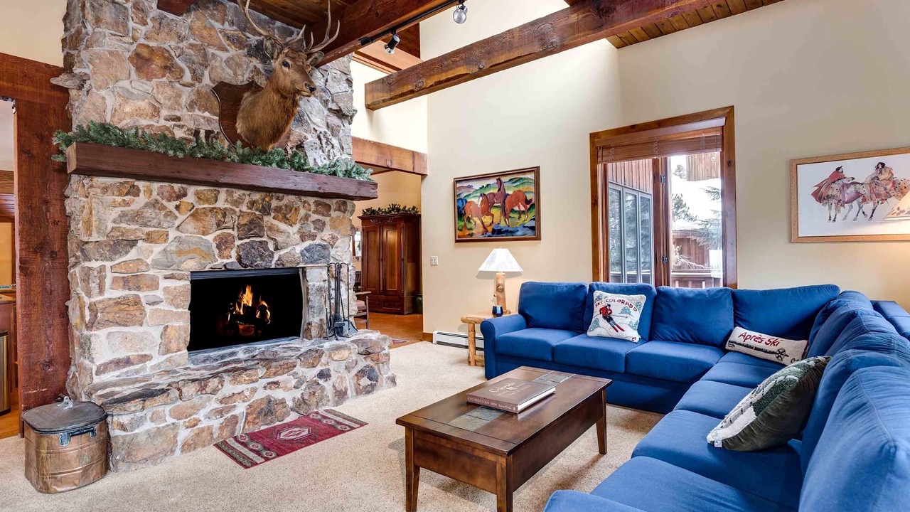 Photo of Livingroom in Four O'Clock