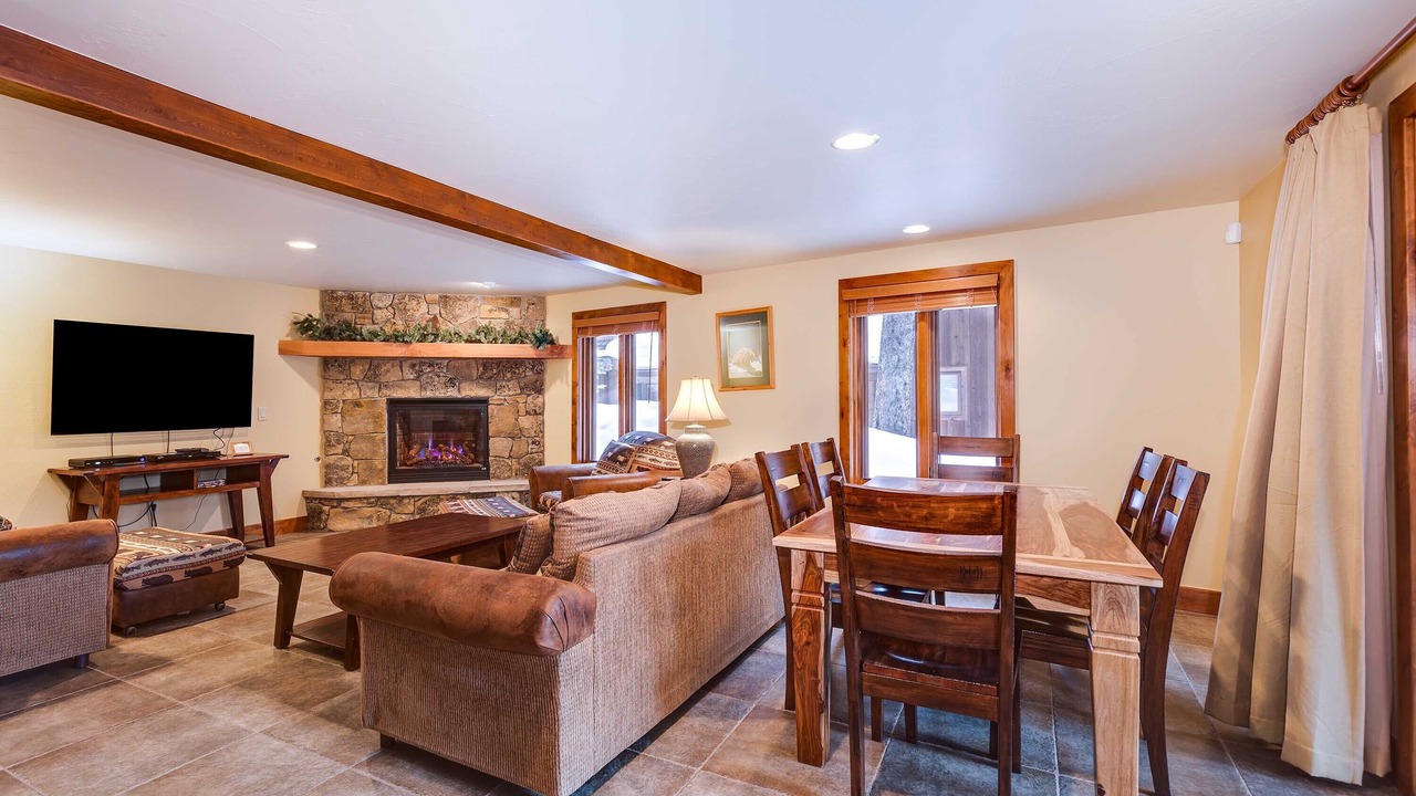 Photo of Livingroom in Four O'Clock
