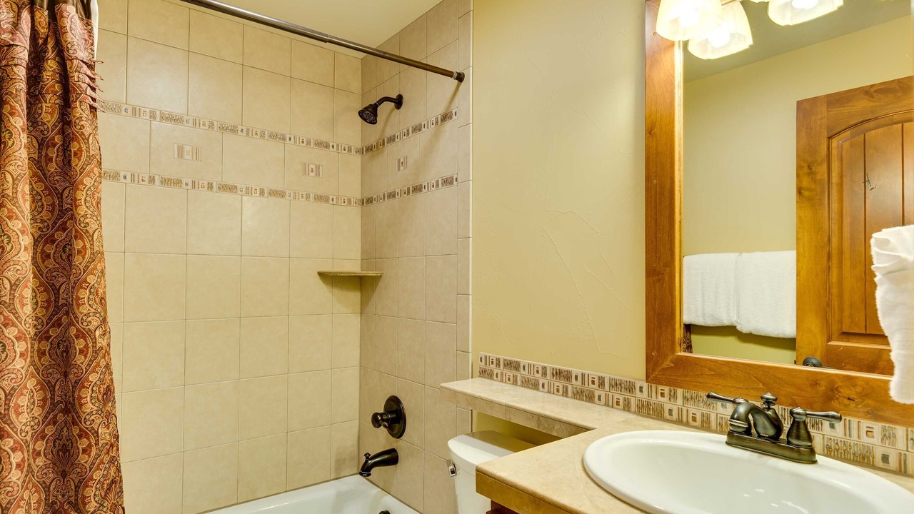 Photo of Bathroom in Four O'Clock