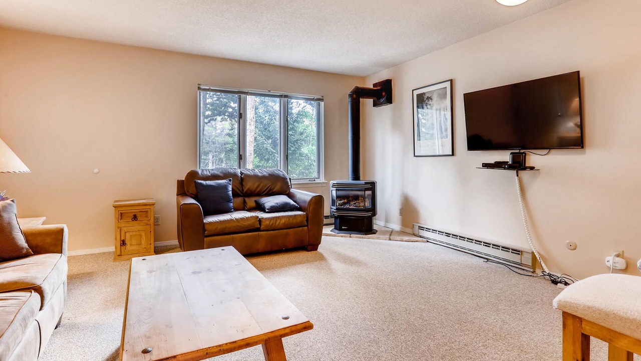 Photo of Livingroom in Peak 8