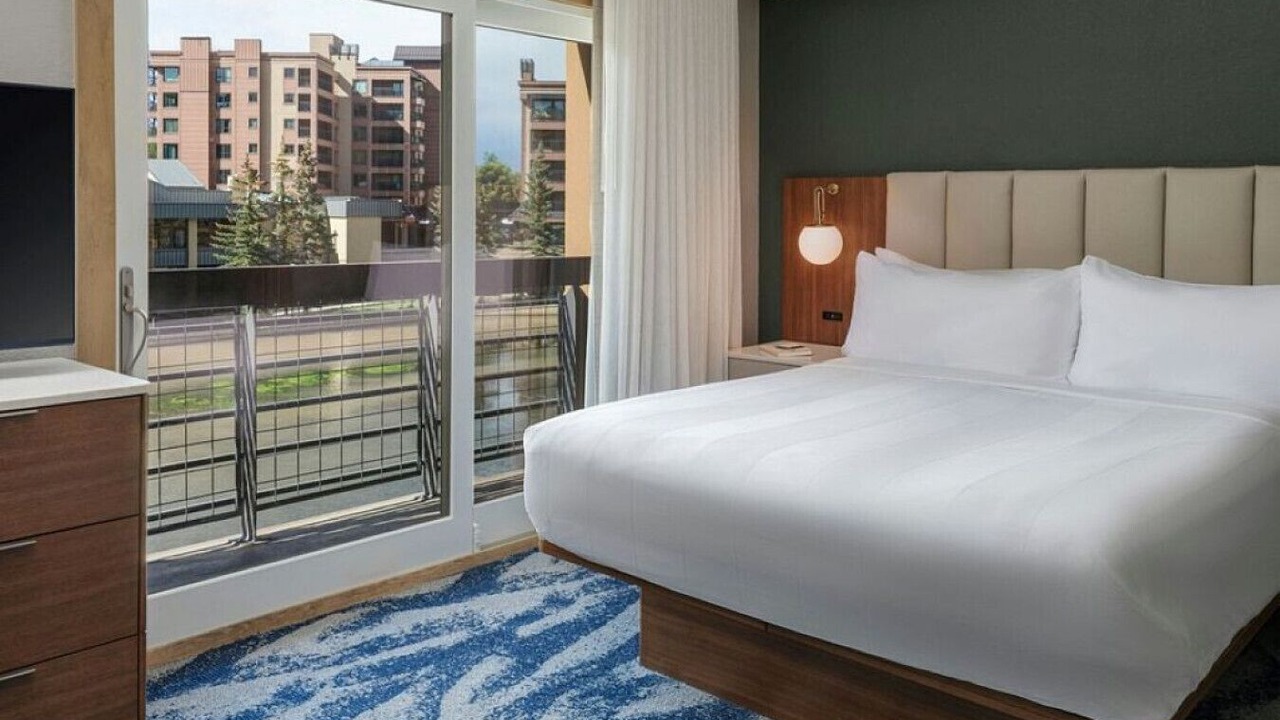 Photo of Bedroom in Peak 9
