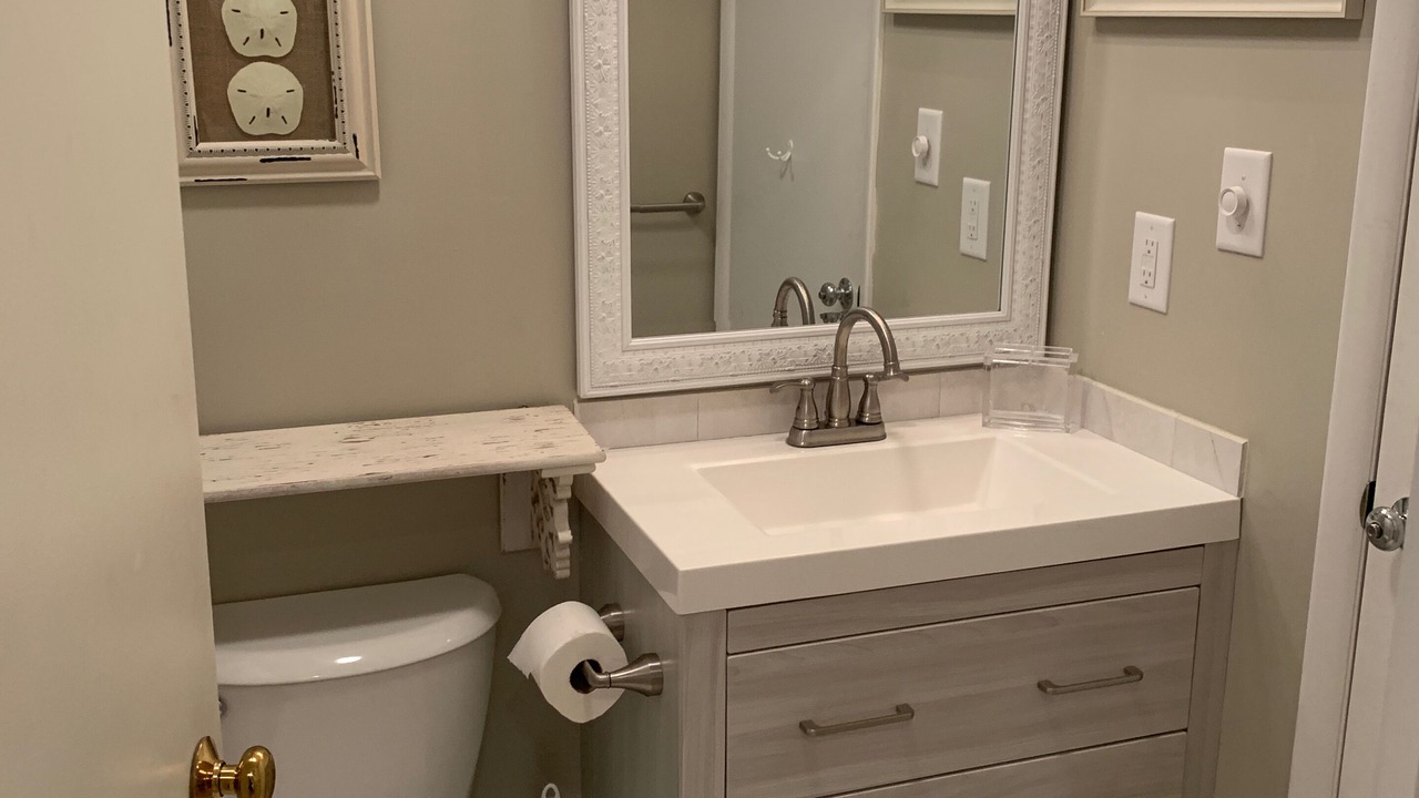 Photo of Bathroom in Heron Harbour Isle