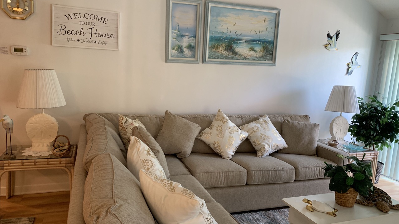 Photo of Livingroom in Heron Harbour Isle
