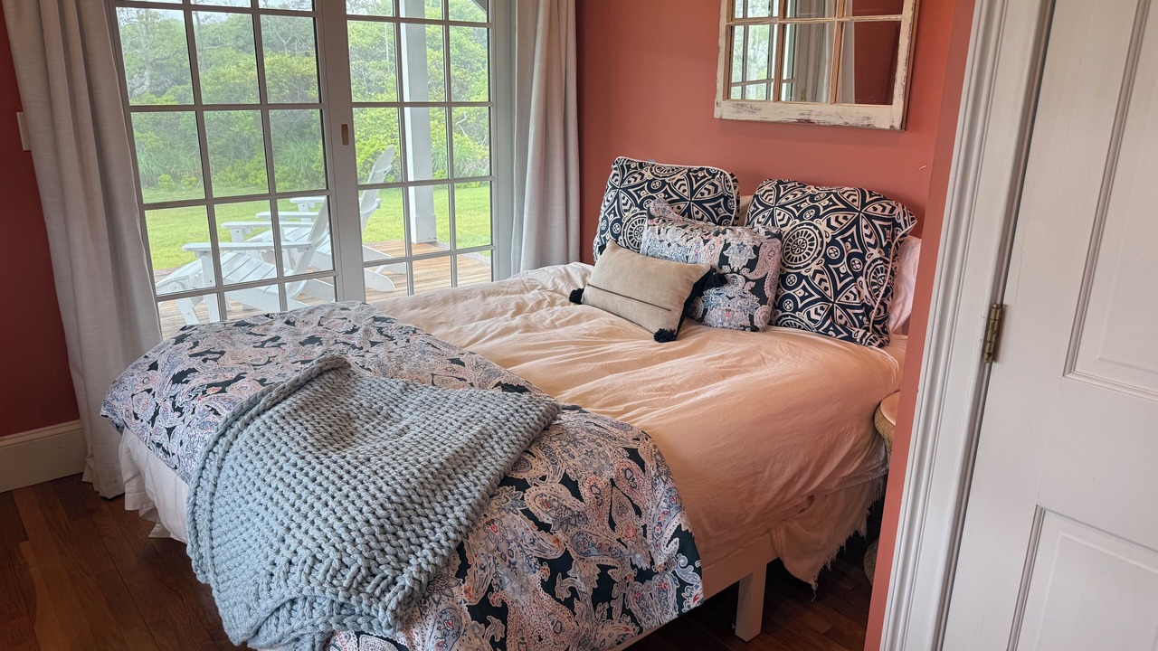 Photo of Bedroom in Tom Nevers