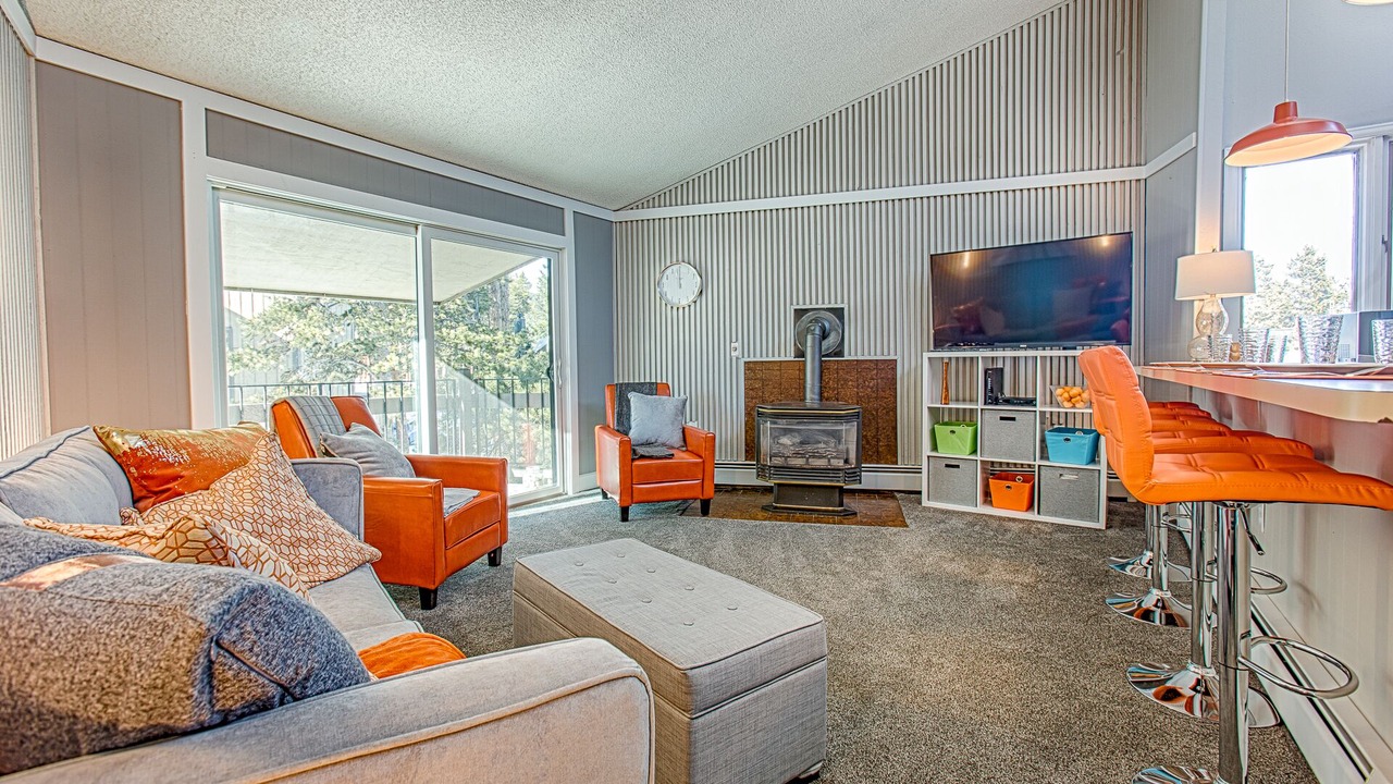 Photo of Livingroom in Peak 8