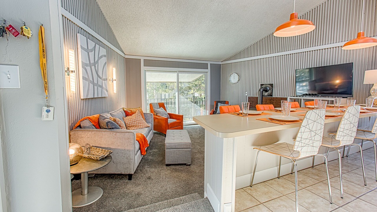 Photo of Livingroom in Peak 8