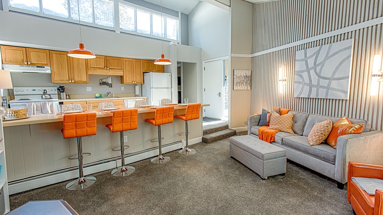 Photo of Livingroom in Peak 8