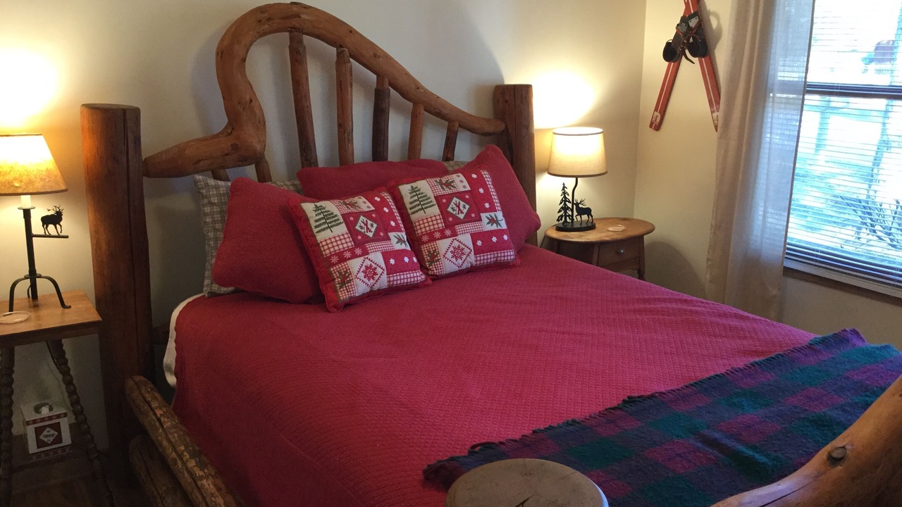 Photo of Bedroom in Pell Lake
