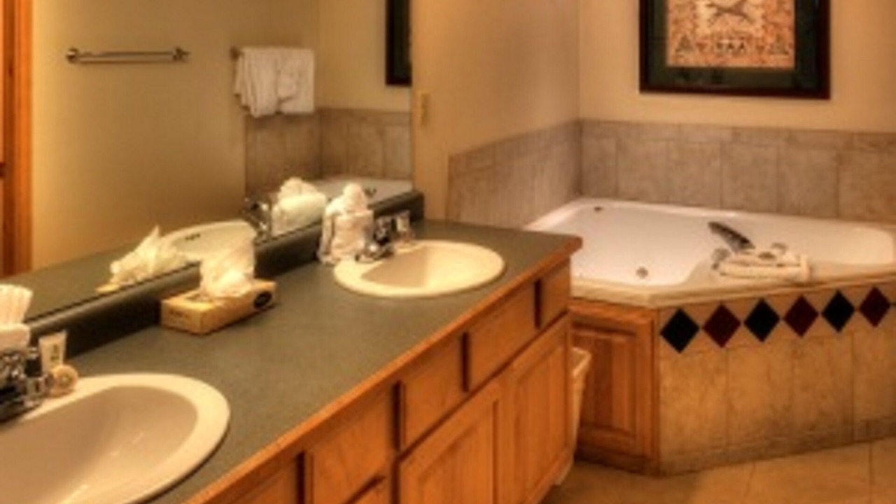 Photo of Bathroom in Four O'Clock