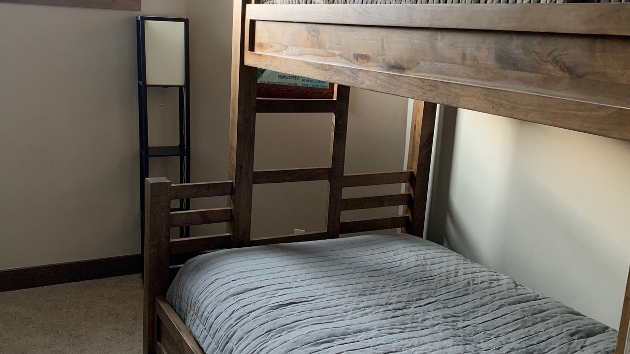 Photo of Bedroom in Four O'Clock