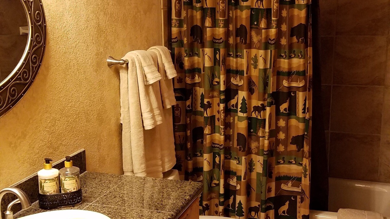 Photo of Bathroom in Four O'Clock
