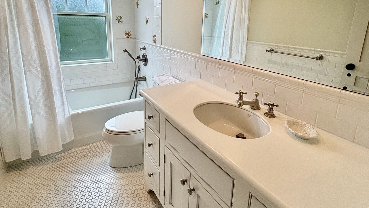 Photo of Bathroom in Tom Nevers