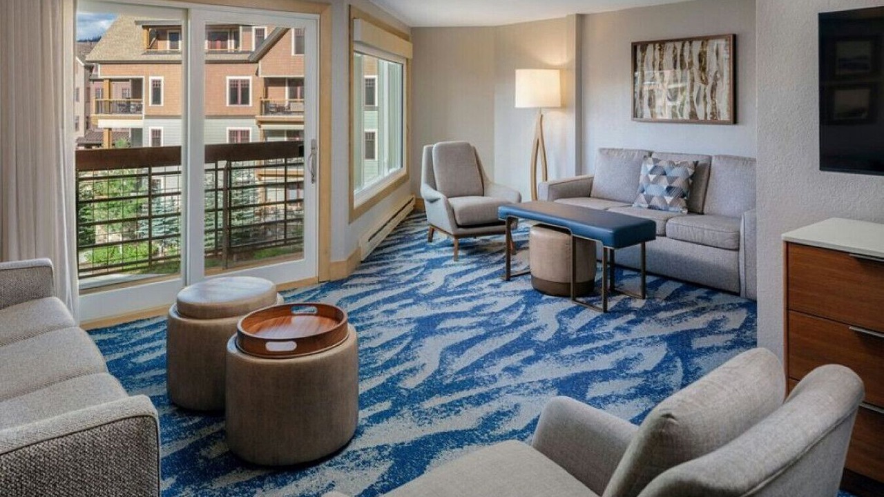 Photo of Livingroom in Peak 9
