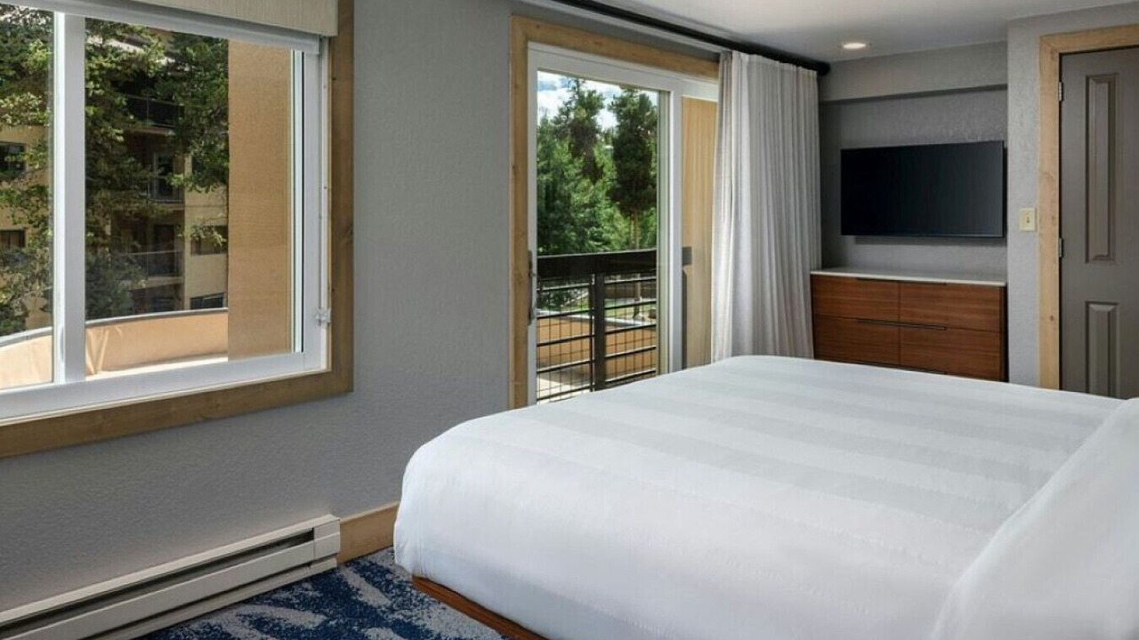 Photo of Bedroom in Peak 9